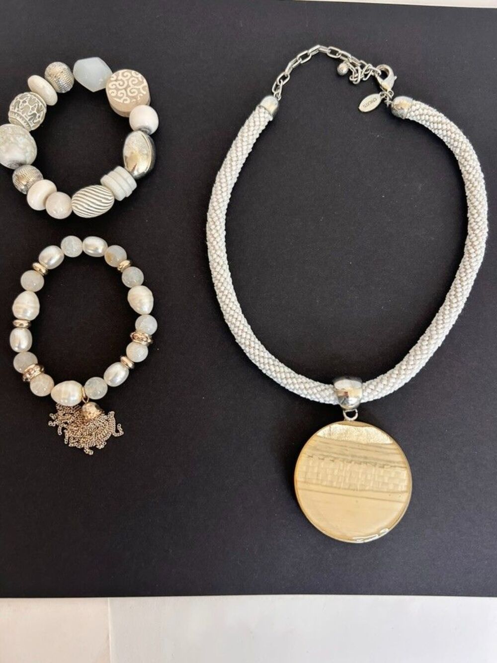 Chico’s white bead necklace round lucite pendant silver tone